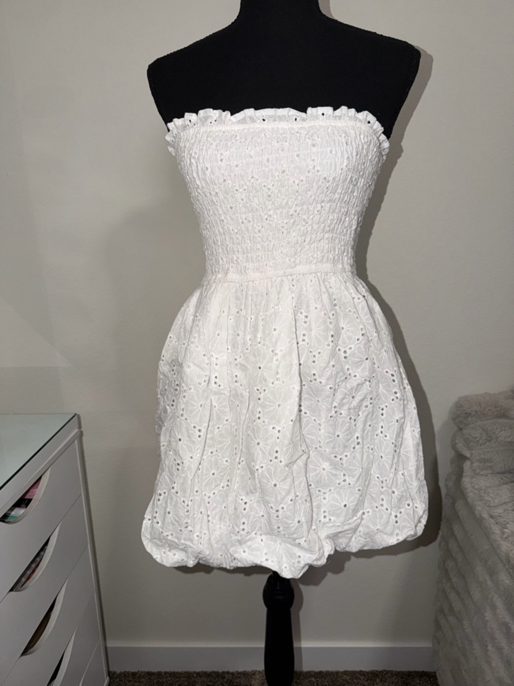 Brand New Windsor White Strapless Eyelet Bubble Hem Dress Size Medium